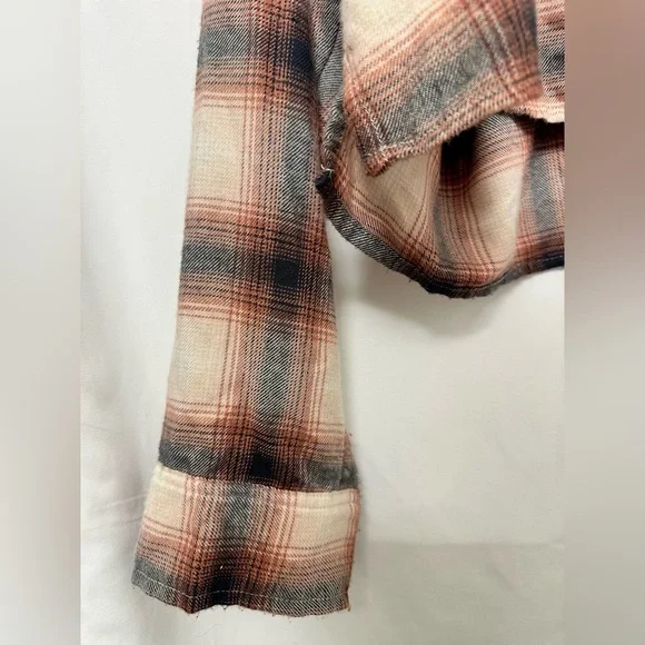 🌾 Hollister Women’s Cropped Plaid Button-Down Flannel Shirt – Size L - Picture 5 of 7
